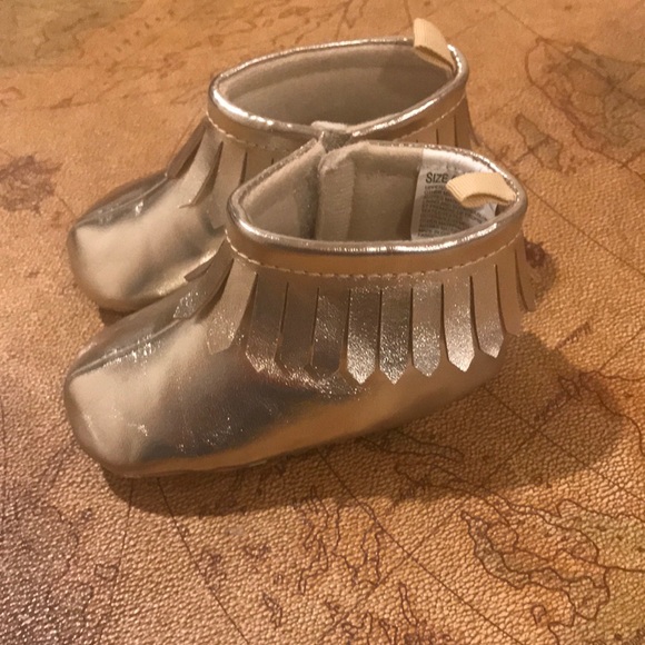🎀 Gold moccasin booties 🎀 - Picture 2 of 2